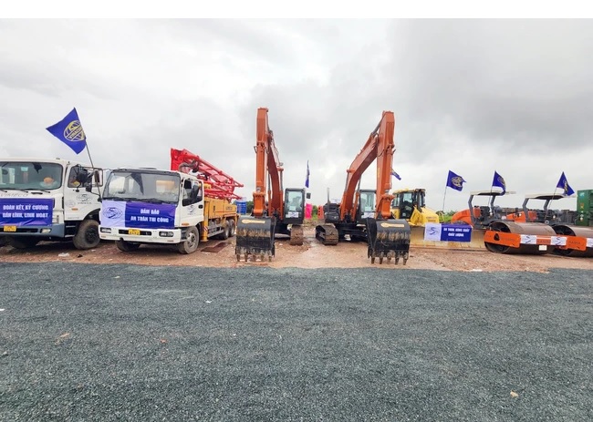 VinBus miễn phí tới Mega Grand World Hà Nội do Vingroup tổ chức 7 Vành đai 4 dài hơn 100 km kết nối Hà Nội, Hưng Yên và Bắc Ninh được khởi công